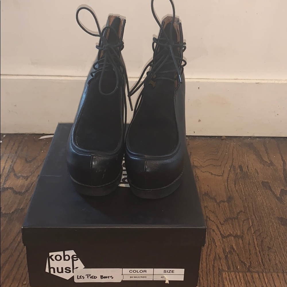 Worn 2 times Kobe husk black booties
